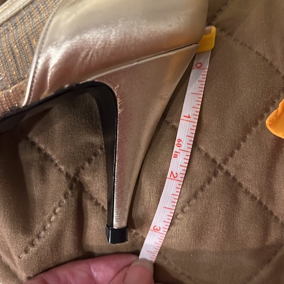 ✨Stuart Weitzman ✨STUNNING ✨ Dress Shoes Gold Metallic Sz 8 Like New! - Picture 5 of 10